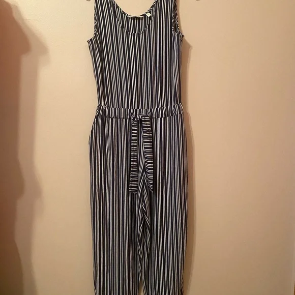 Vineyard Vines • Cat Cay Striped Navy Blue Sleeveless Jumpsuit Romper • Size S - Picture 2 of 7